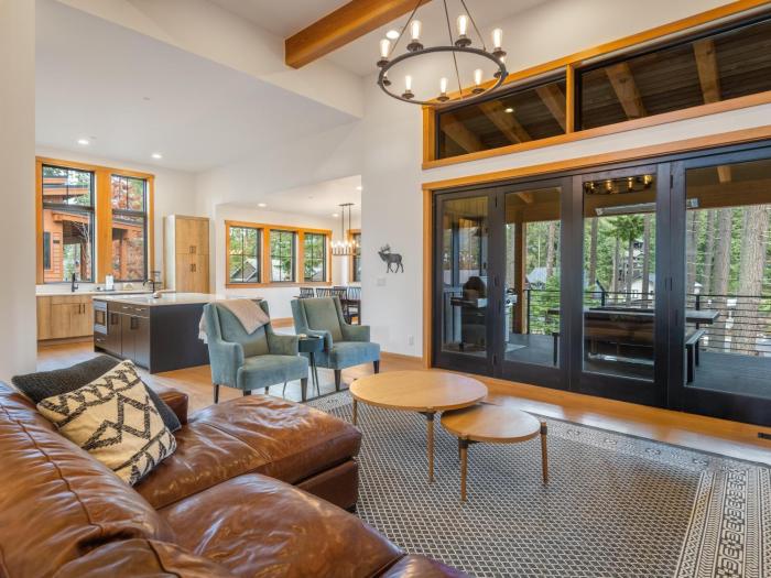 Suncadia 4 Bdrm Home located within the heart of the Resort