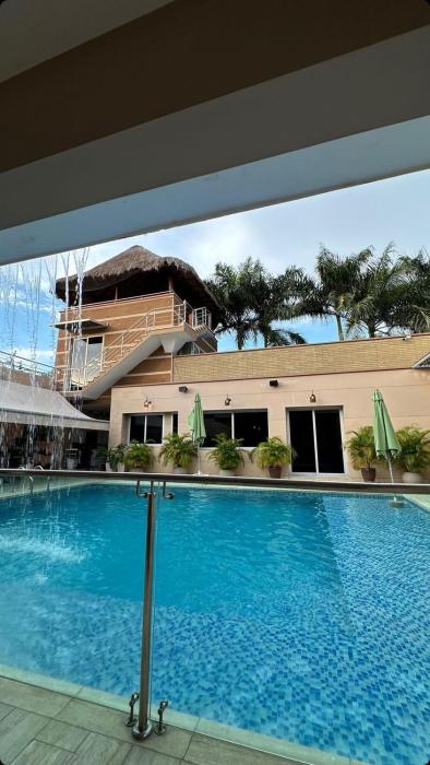 Hermosa Villa de Lujo, De Kabaña