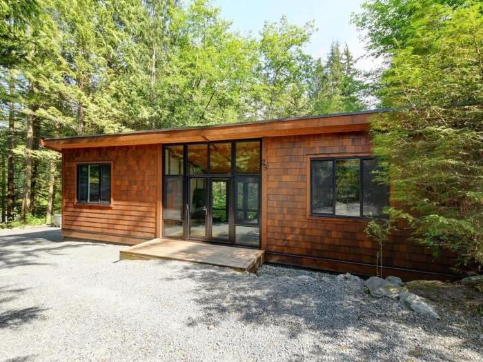 Private treed setting - no pets - garden view