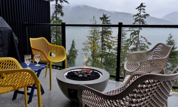 Oceanfront Marina & Mountain views- pet friendly