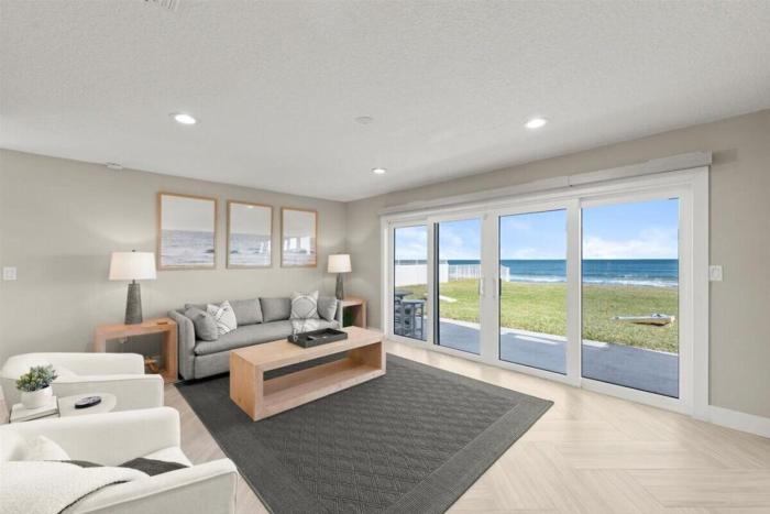 Beach Haven Updated Steps to Beach with Stunning Ocean Views