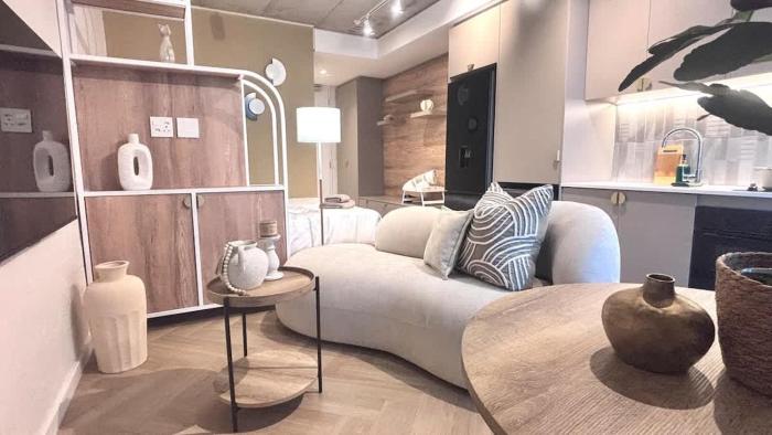 Sunny Sandy Shores Studio - Rooftop Pool & BBQ