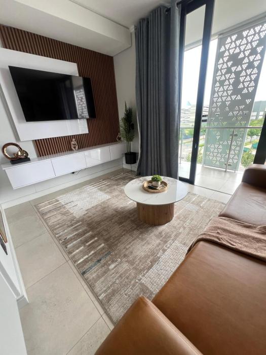 LeeMo at Ellipse Waterfall