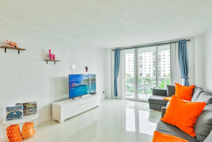 Family getaway steps from the ocean STR-01305