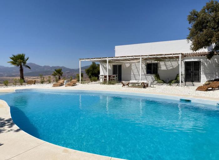 Alora Private Villa - Pool & 360 Mountain Views
