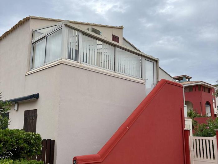 Appartement T2 climatisé avec mezzanine, loggia et accès direct à la plage - FR-1-529-26