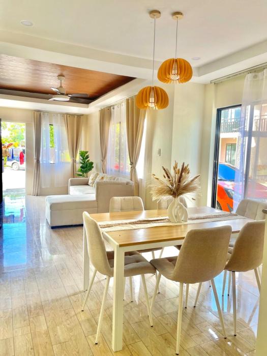Modern 2BR Bungalow Near CCLEX Free Parking