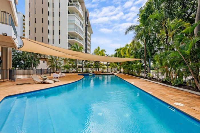 Blissful Waterfront King Studio Steps to Esplanade