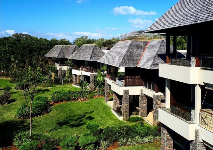 Beachfront Villa with Private Pool and Garden in 5-Star Resort