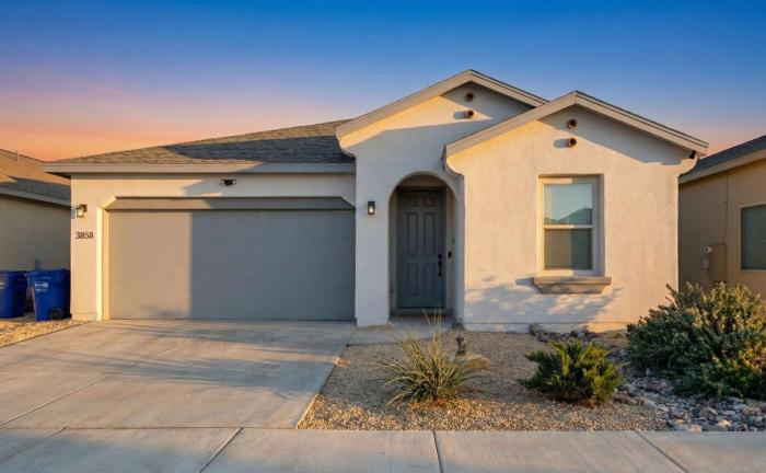 Las Cruces Gem with Pool Table & Private Yard