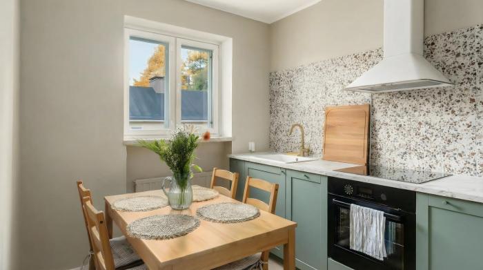 Arctic Bloom Retreat: 2BR w Parking