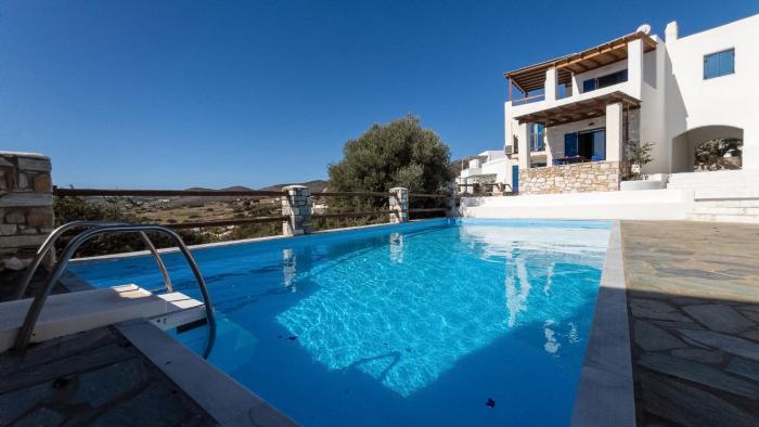 Cycladic Two bedroom House With a Shared Pool