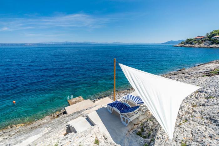 Seafront Holiday Home - Private Jacuzzi