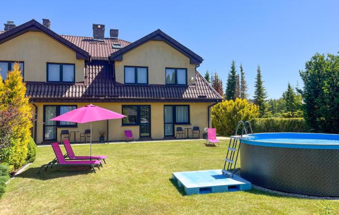 Beautiful Apartment In Rowy With Swimming Pool