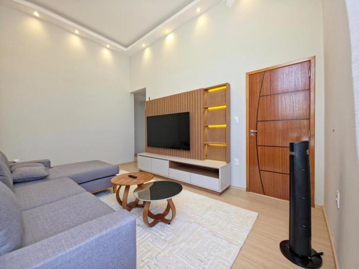 Casa Moderna com Churrasqueira e Vista para a Montanha