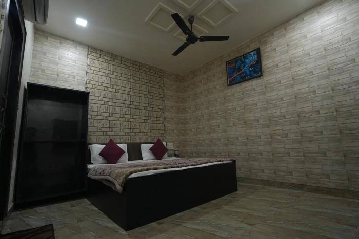 Shri Radhey Krishna Paying Guest House