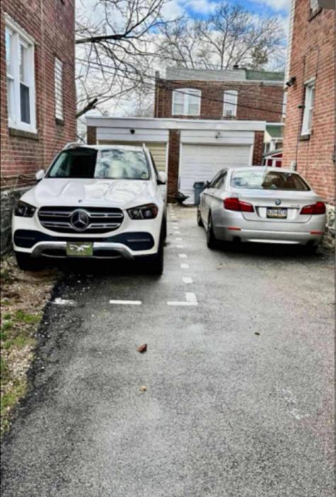 Very cozy 3 bedroom house close to everything