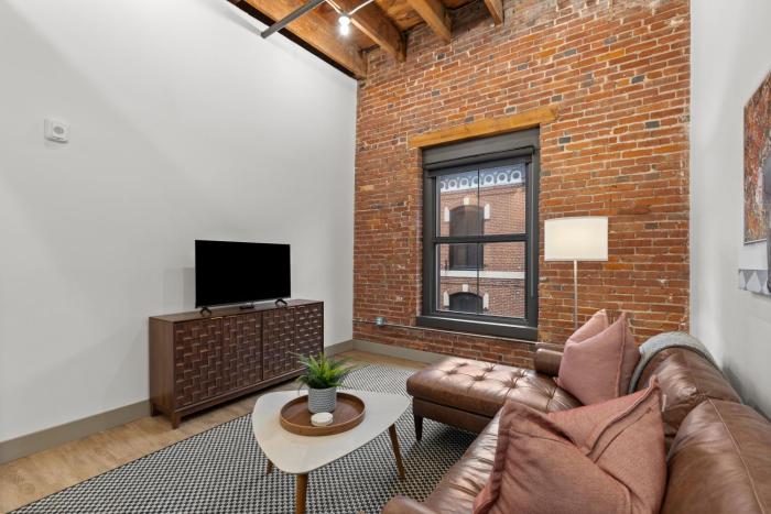 Brick & Bed Riverfront Lofts, T 305