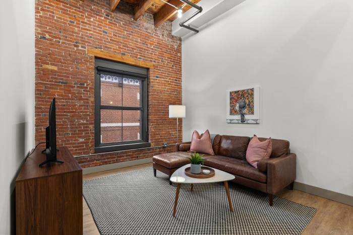 Brick & Bed Riverfront Lofts, T 304