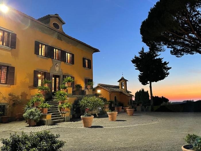 Casal Romito-Historic Villa with Pool and Gardens