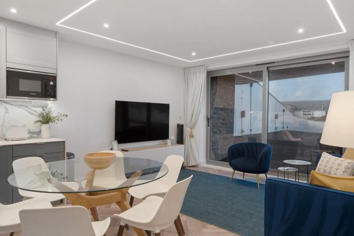 Modern Groundfloor Apartment with Private Parking