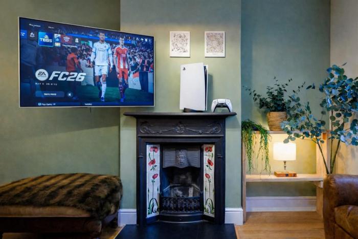 Premium Family Home with PS5 Console and Private Garden