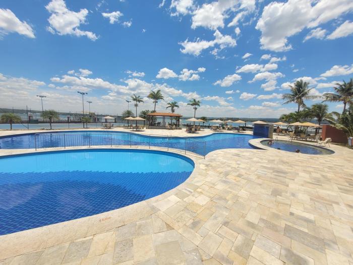 FLATS NO LAKE SIDE, A BEIRA DO LAGO PARANOÁ, COM ACESSO AO LAGO, LOCALIZADO NO SHTN TRECHO 1, COM PISCINA AQUECIDA, ACADEMIA, SAUNA, QUADRAS ESPORTIVAS, RESTAURANTE, LANCHONETE, FARMÁCIA, VAGA DE GARAGEM, RECEPÇÃO 24HS, WI-FI, SMART TV By REI DOS