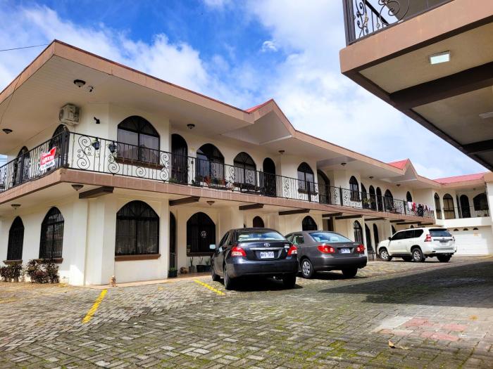 Arenal Mountain Apartments
