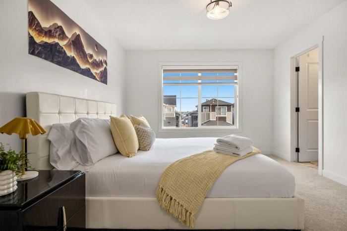 NEW Family 3BR Upper Suite w Kids Play Den, Free Banff Pass
