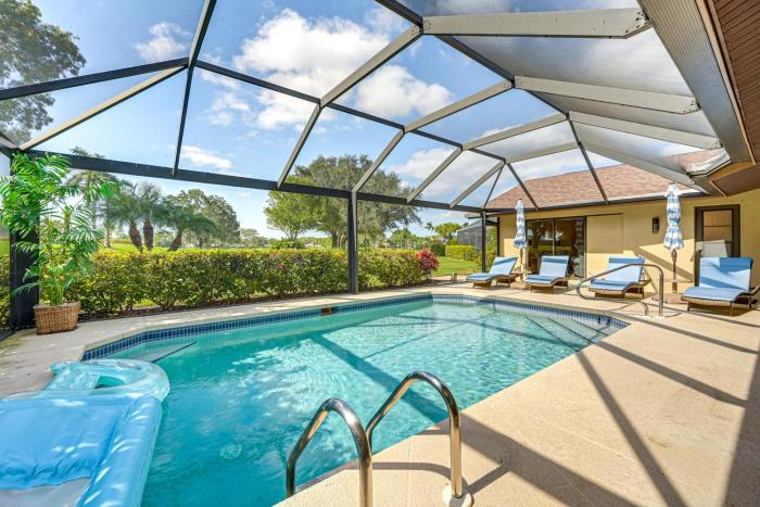 Golf Course View, Pool & Lanai! Upscale Naples Gem