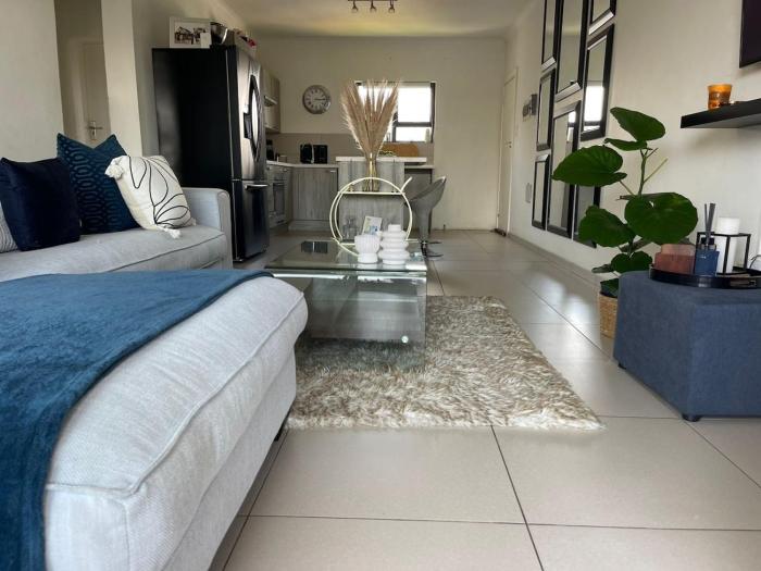 Modern and Elegant Cozy Living