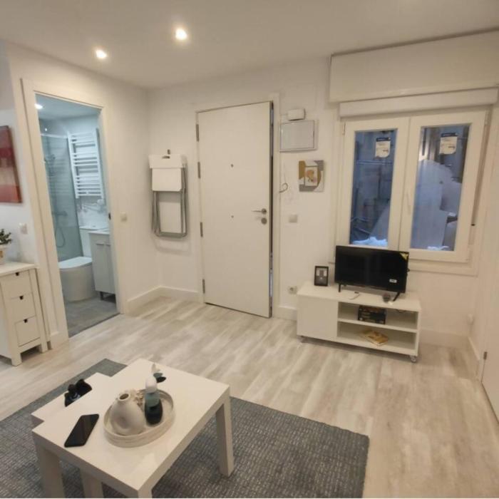Lavapiés Center · Modern Apartment for Two