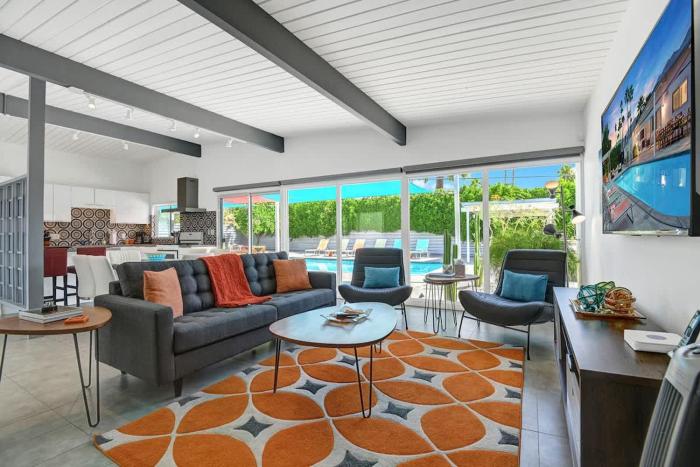 The Happy House - Alice Lodging