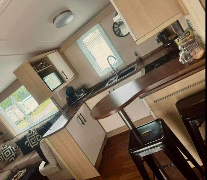 Cosy Caravan With Decking At Cleethorpes Haven Holiday Park Ref 48069F