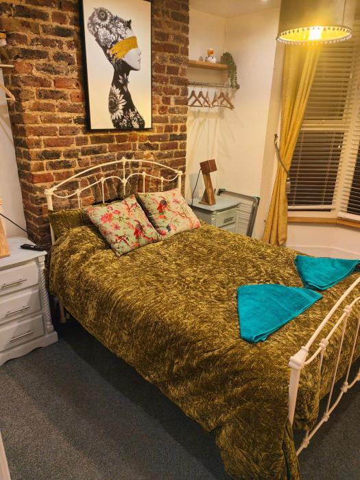 Funky two-bedroom flat close to town centre