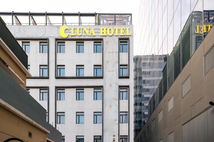 Luna Hotel by RedDoorz near MOA