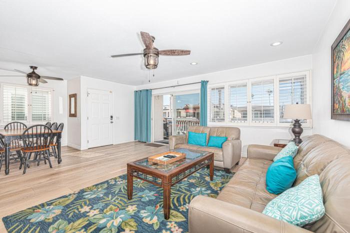 7Br Duplex W Oceanview Balcony And Ac, Walk To ItBy Beachview Rentals
