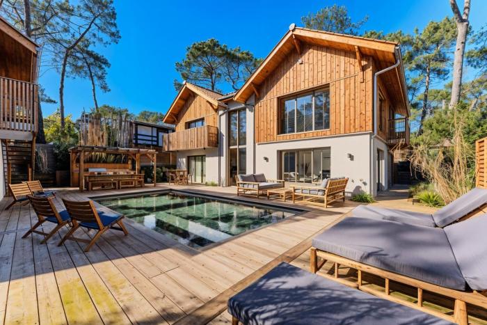 New luxury villa, outbuilding