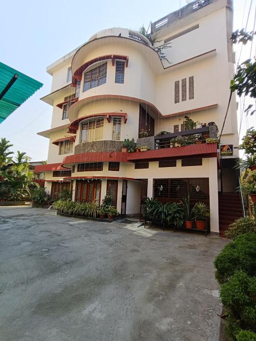 Triple occupancy double bedroom family apartment