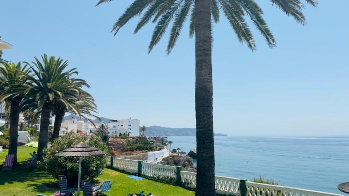 Acapulco Playa Centro Nerja con Piscina y Parking