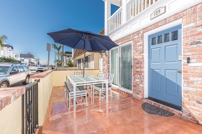 Updated 2Br W Ac, Huge Patio, And Grill, One Block To Sand By Beachview Rentals