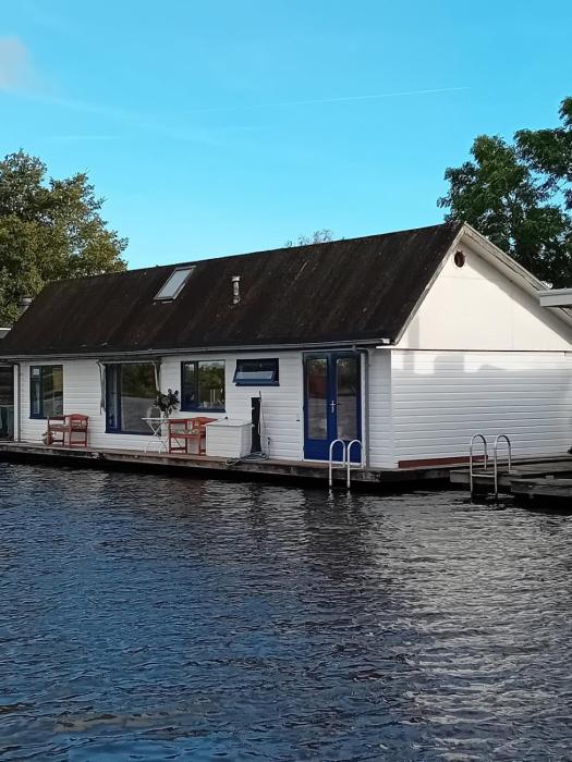 Romantic House Boat Amsterdam