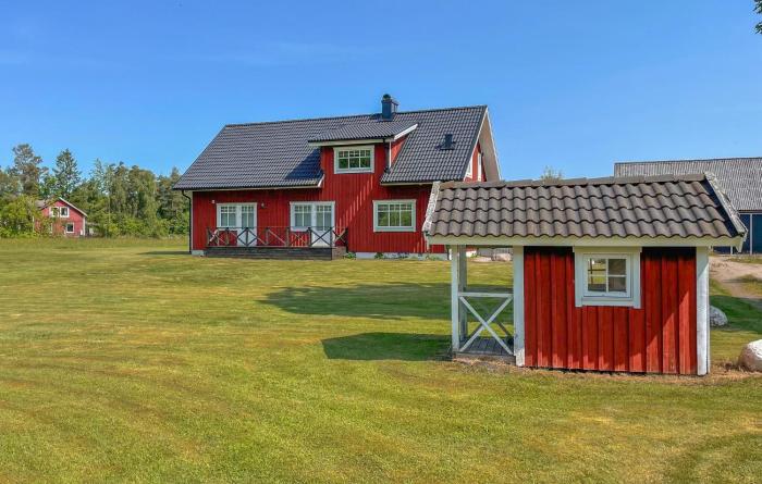 4 Bedroom Stunning Home In Ljungby
