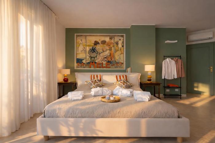 Molo Angioino Suites