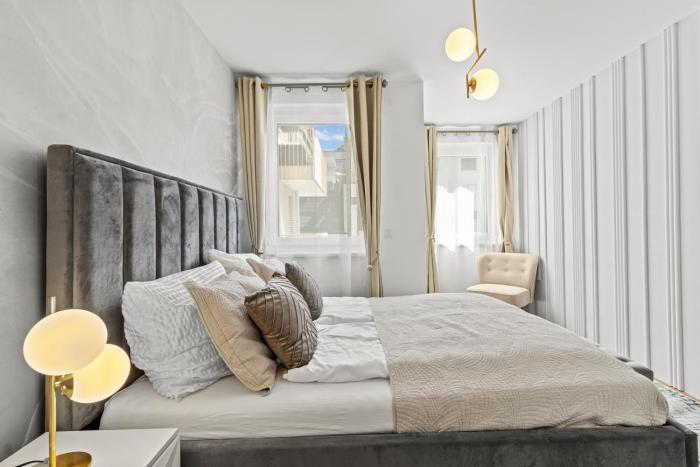 Spacious 3-BR - Balcony - Onsite Parking for a Fee