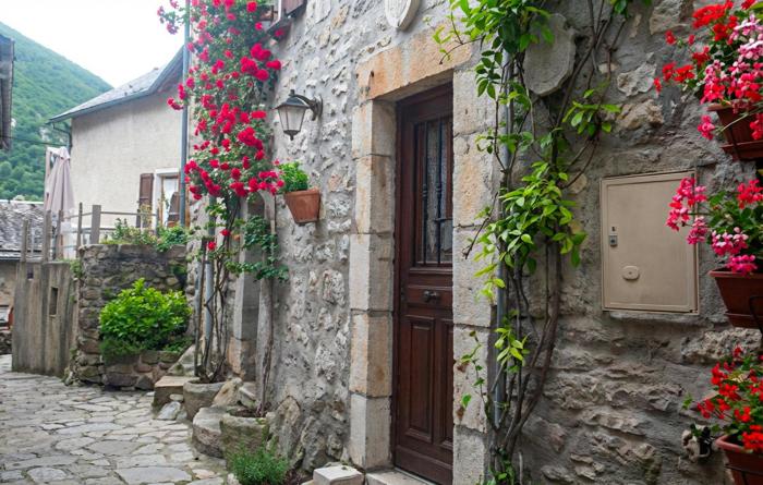 Nice Home In La Malène With Wifi