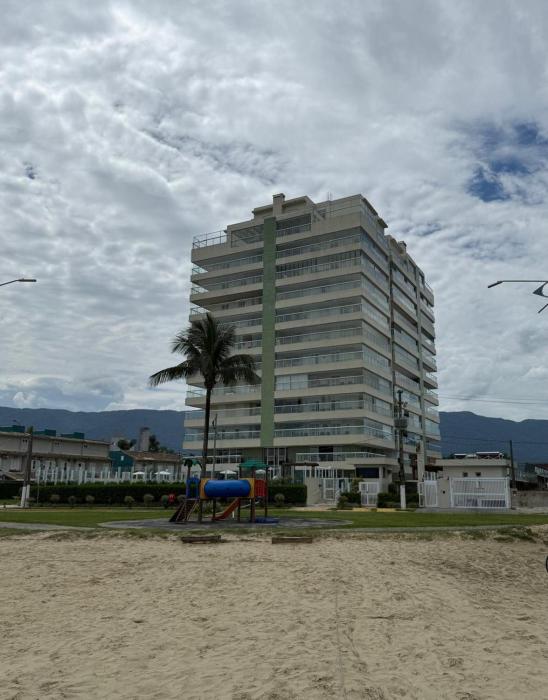 Apartamento vista para o mar, com piscina pé na areia