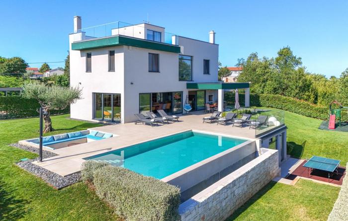 Awesome Home In Bukori