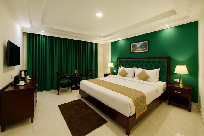 Hotel White Grand - near ISBT bus stand - A Centrally heated property