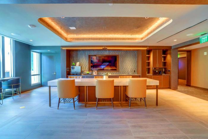 Spacious Apt Near Metro in Prime Area